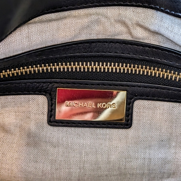 Micheal Kors Collection Skorpios black leather flap bag - Picture 10 of 13